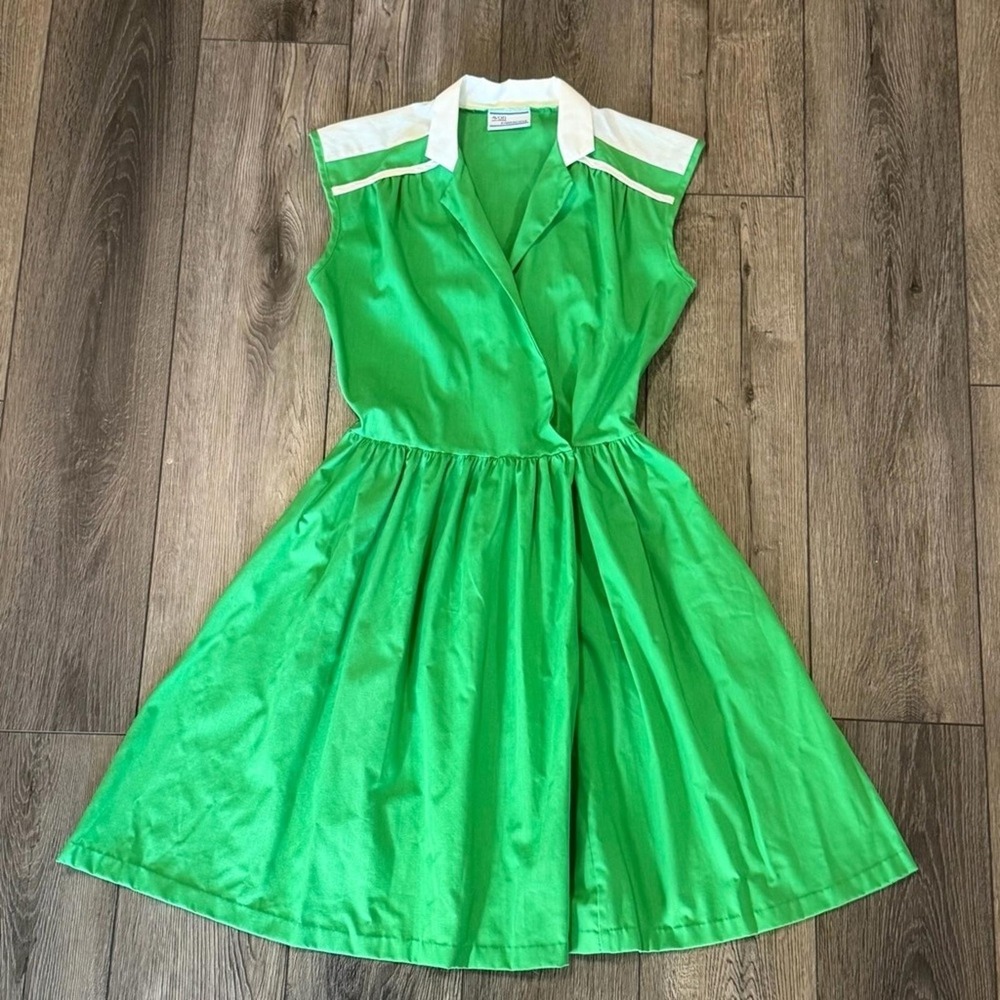 Avon Fashions Vintage Fit Flare Wrap Dress‎ Green Medium Retro Summer Pockets